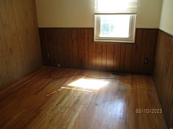 4th image of 2420 Hawthorne Manor Dr