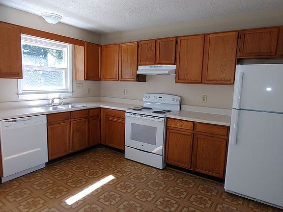 3rd image of 523 Garrett St