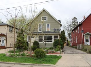 904 Clarke Ave, Waukegan, IL 60085