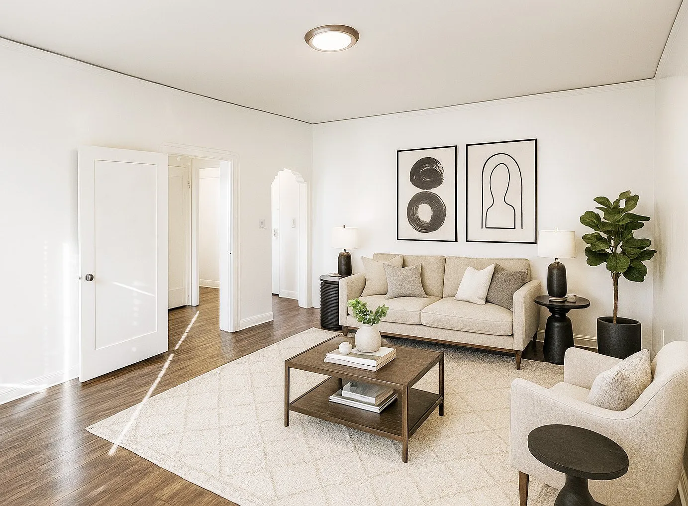 Park Regent Apartments — Photo 1