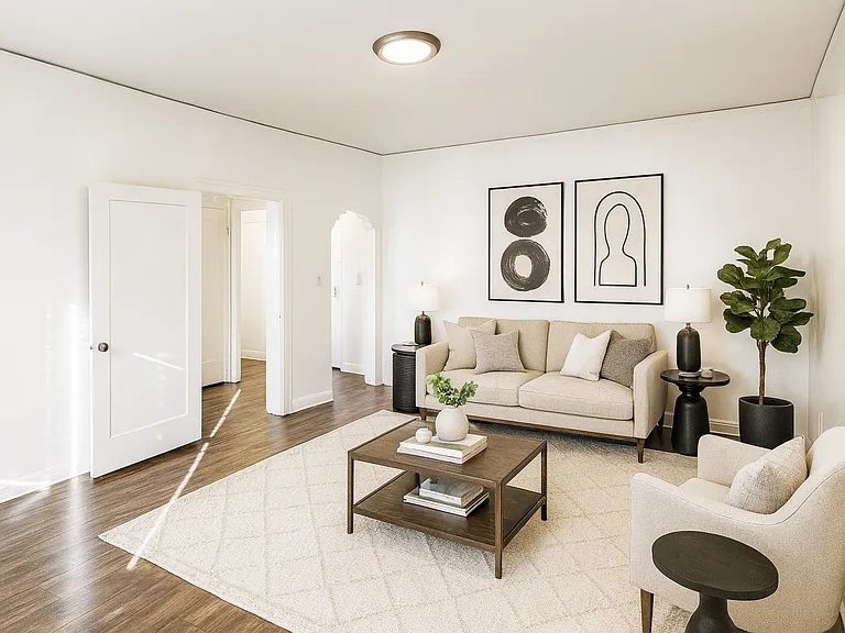 Park Regent Apartments — Photo 1