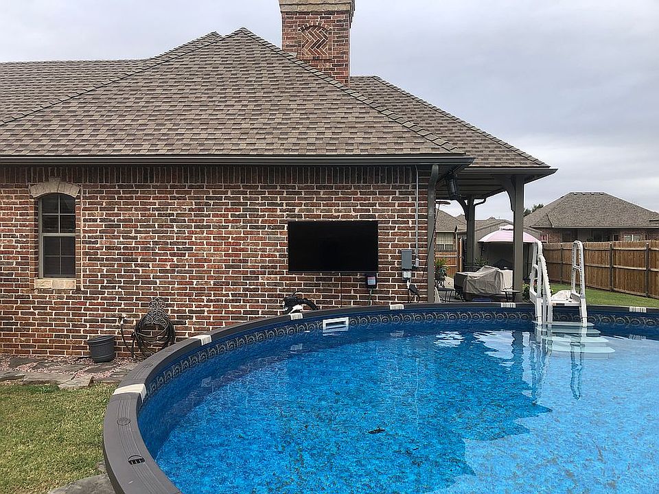 2nd image of 601 Woods Way