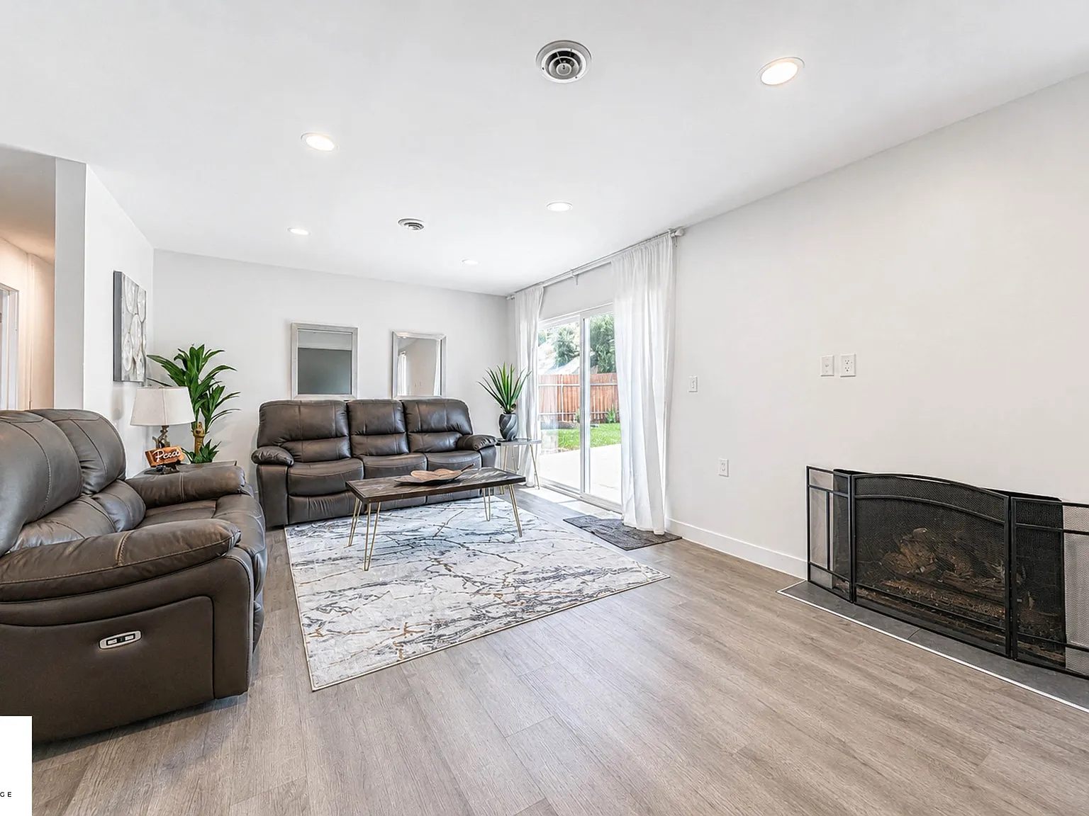 5 bed, 1864 sqft, $5,995 — Photo 4