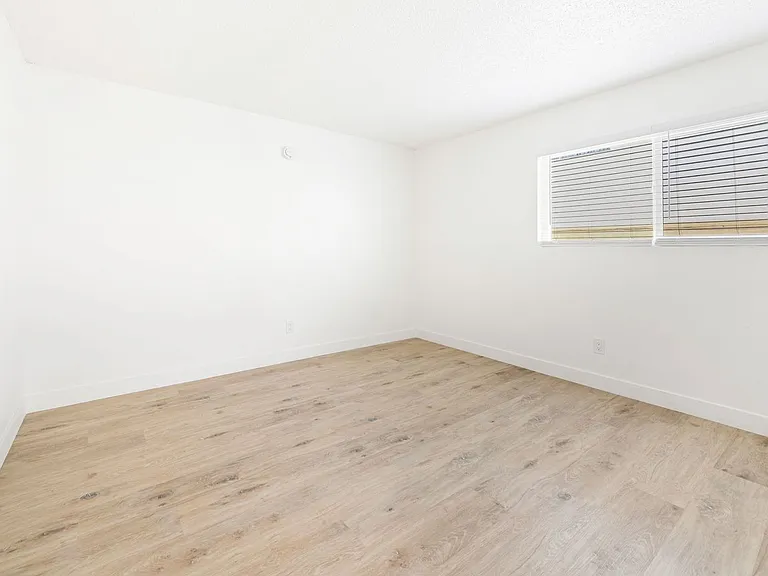 5330 Corteen — Photo 17
