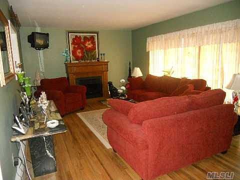 2nd image of 6 Evergreen Ln