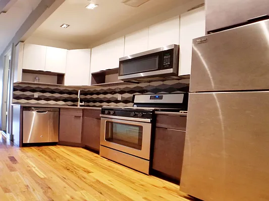 Rented by Rentall Group Inc | media 25