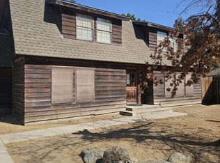 2424 E Harvard Ct, Visalia, CA 93292