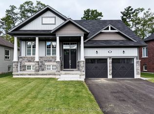 66 Regina Blvd, Wasaga Beach, ON L9Z 1M8