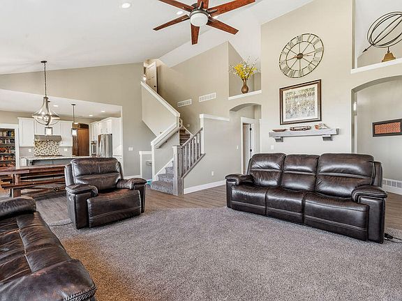 5th image of 1626 Hillcrest