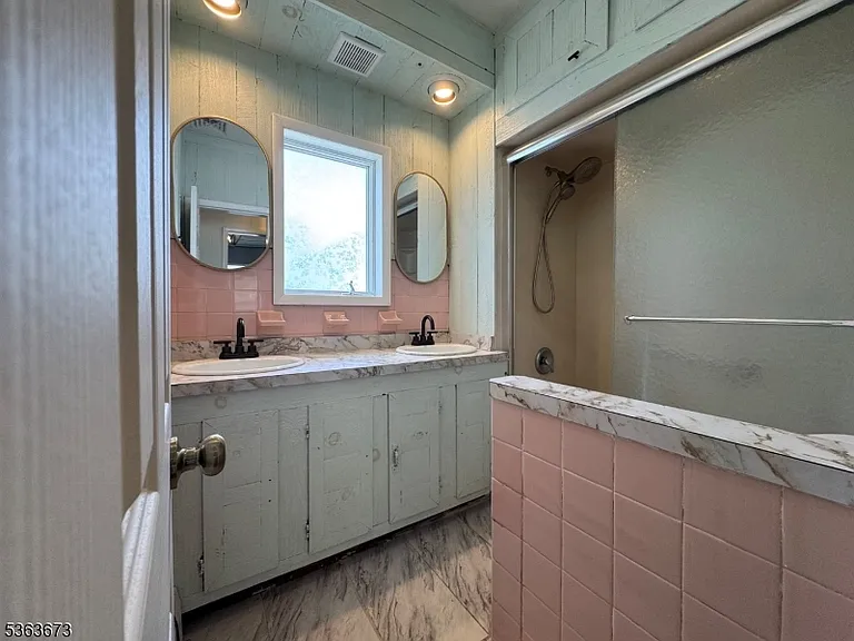 636 Linden Ave — Photo 11