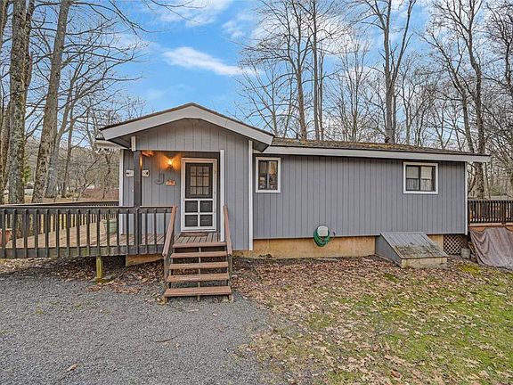 3rd image of 1513 Lake Ln