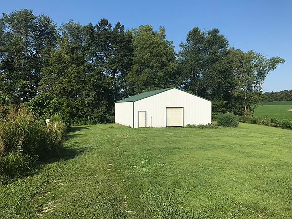 4th image of 394 Down Home Ln
