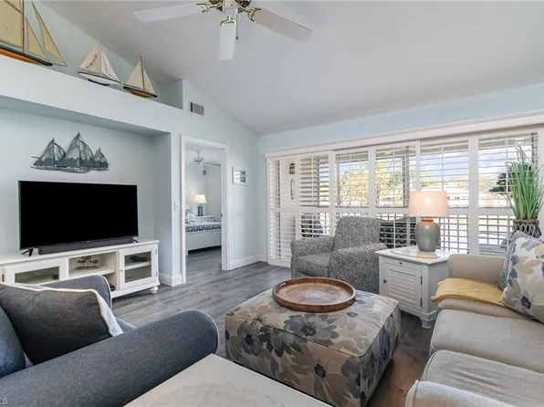 484 Belina DR #1404, NAPLES, FL 34104