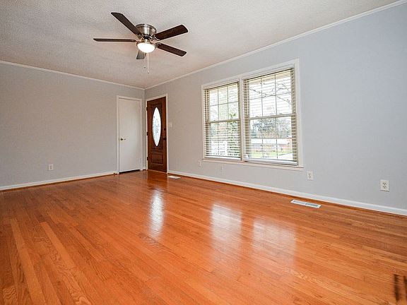4th image of 2955 Vista Dr NW