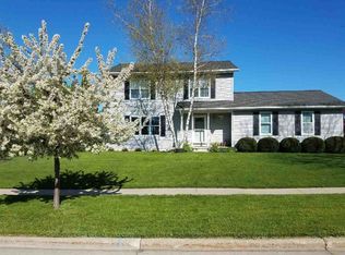 729 Westlawn Dr, Cottage Grove, WI 53527