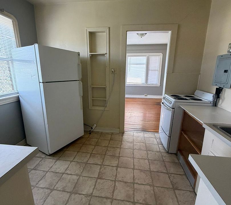 2nd image of 1120 Pine St APT 303