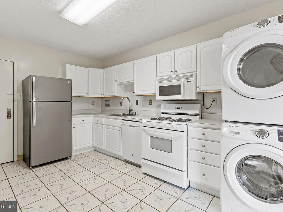 1st image of 3705 S George Mason Dr APT 502S