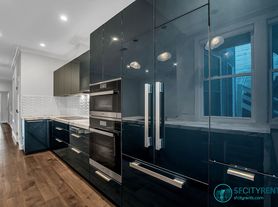 Russian Hill: Remodeled Top Floor Flat w/ In-Unit W/D, A/C, Private Roof Deck & Garage Parking w/...