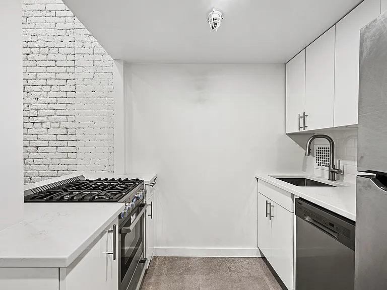 324 Pearl St #1G — Photo 5