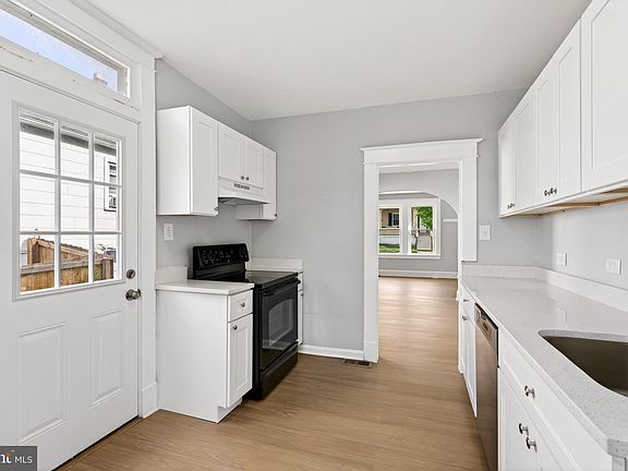 4th image of 29 W Elm Ave