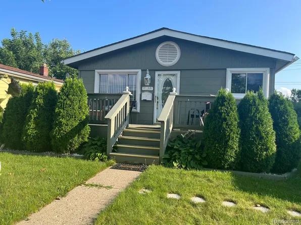 7138 Edgeton St, Hamtramck, MI 48212