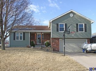 5339 NW 6th St, Lincoln, NE 68521