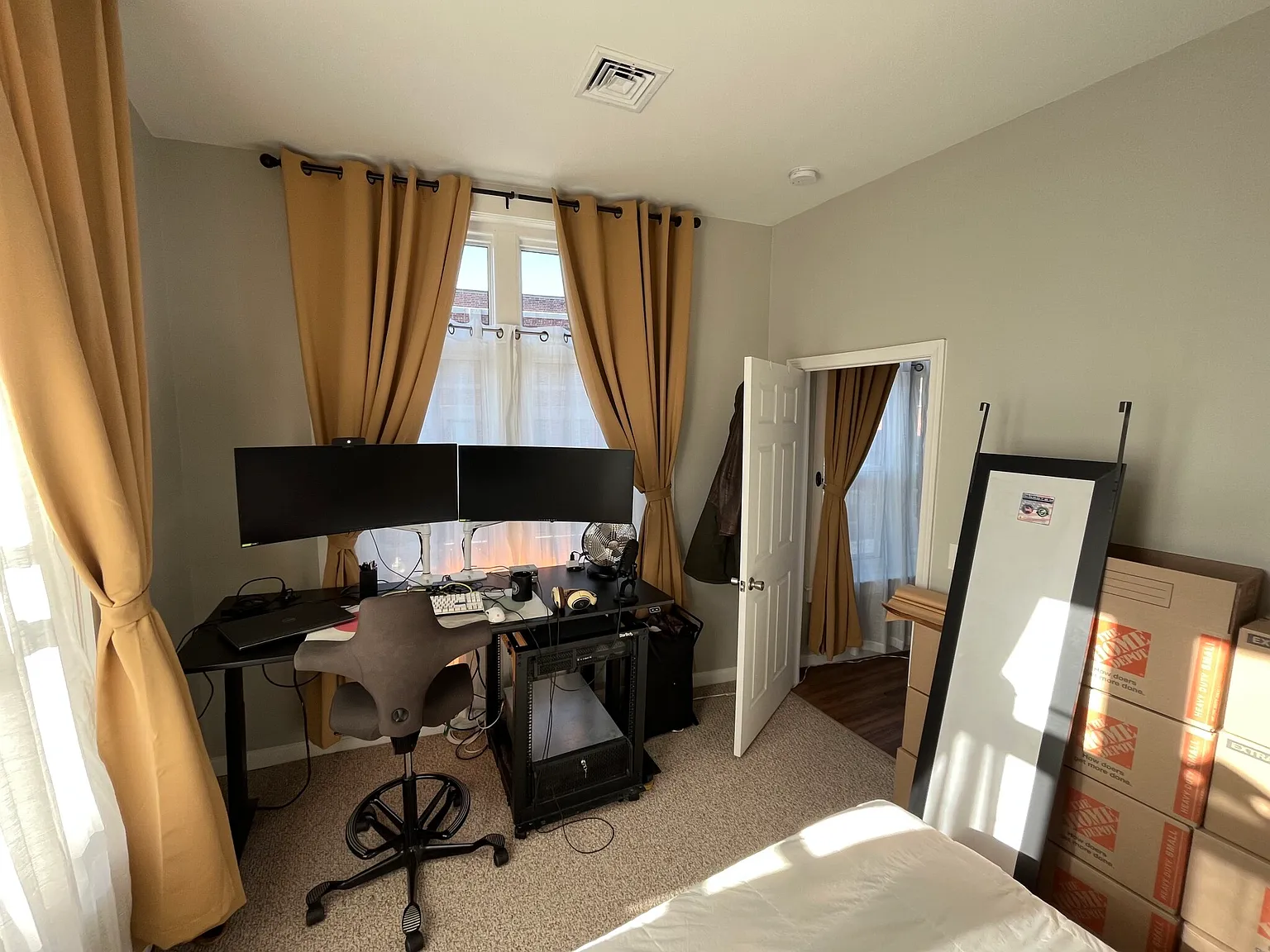 2 bed, 650 sqft, $3,300 — Photo 3