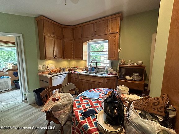 5th image of 1035 Quincy Ave