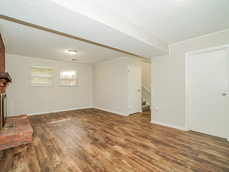 713 Hubbard Rd — Photo 11