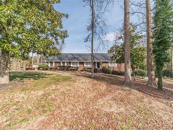 3rd image of 492 New Hope Rd