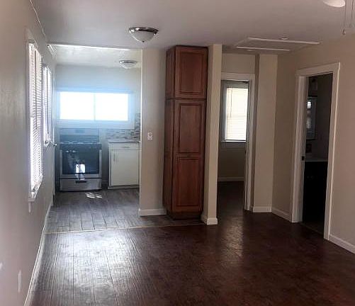 3rd image of 731 N Olive St