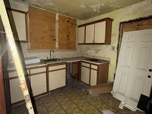 2nd image of 13968 Northlawn St