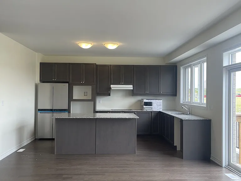913 Rexton Dr — Photo 50