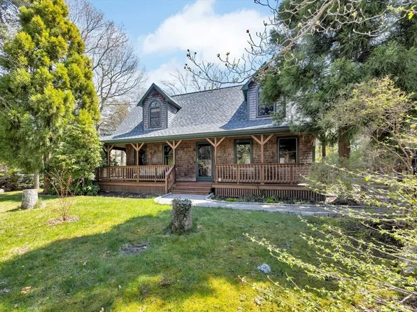 34 Hilltop Dr, Bourne, MA 02532