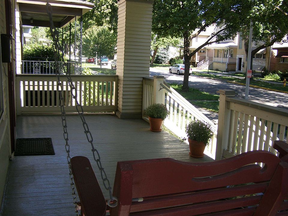 1st image of 929 Thomas Ave