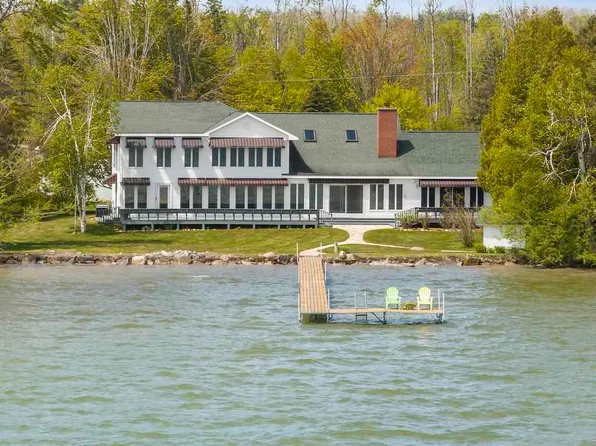 3016 W Burt Lake Rd, Brutus, MI 49716