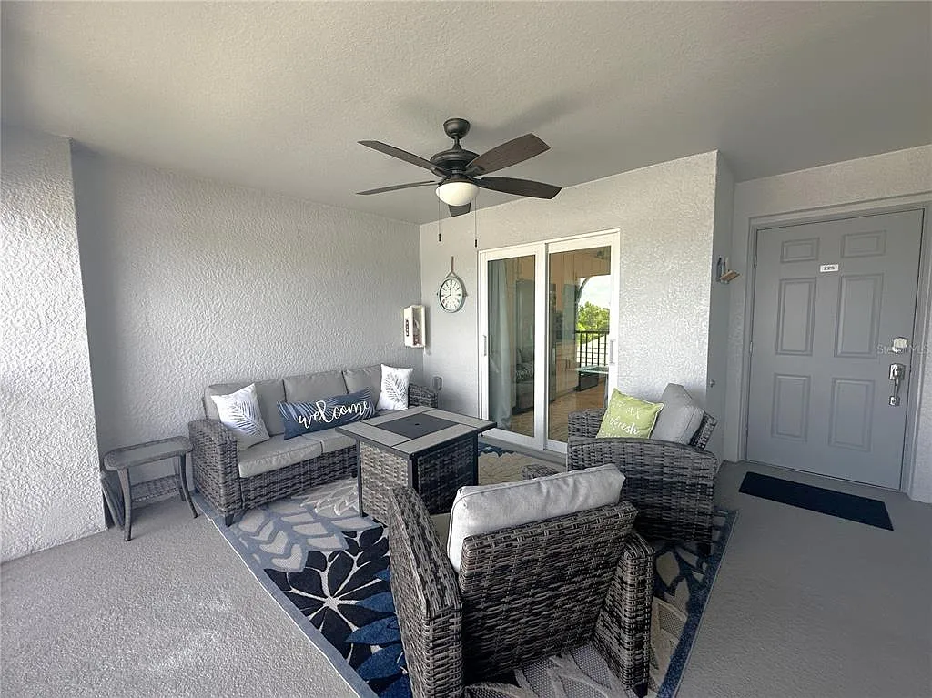 2 bed, 2.0 bath, 1569 sqft, $6,500 — Photo 3