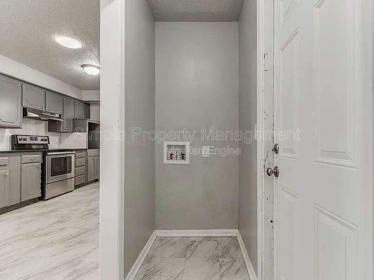 7505 NW 29th St — Photo 26
