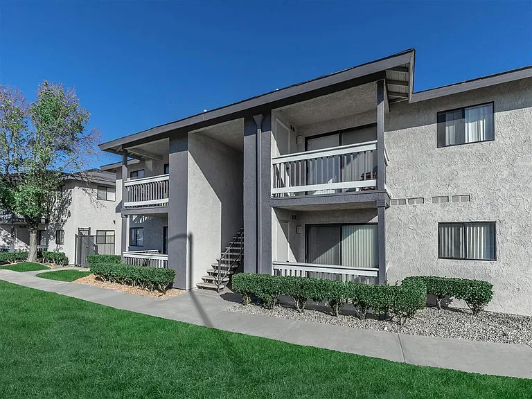 Montecito Apartments — Photo 6