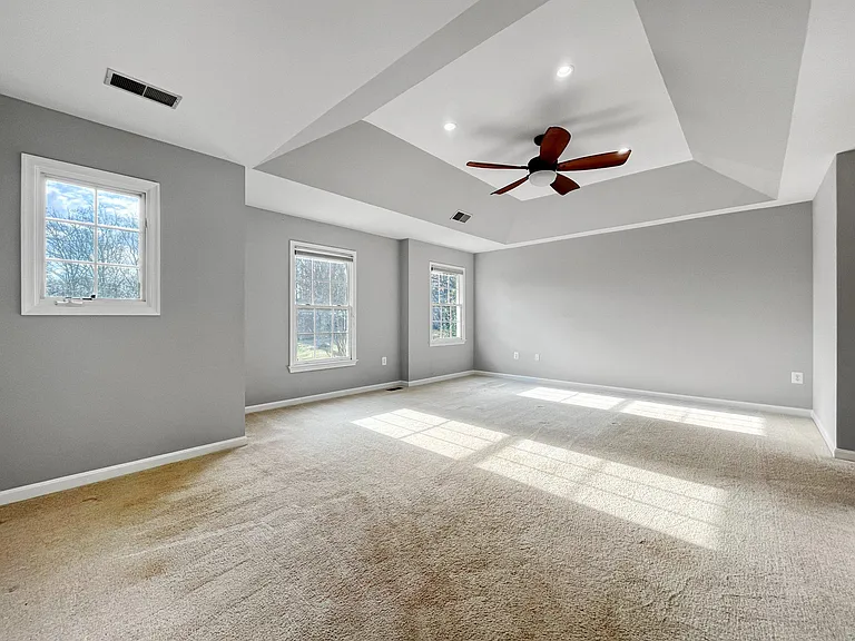 214 W Locust St — Photo 19