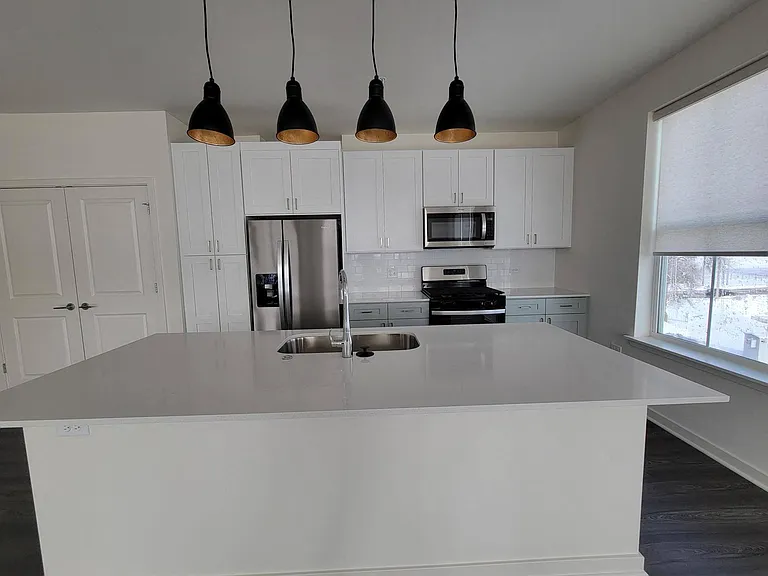Enclave Crystal Lake Townhomes and Apartments — Photo 14