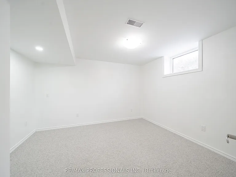 635 Peele Blvd — Photo 10