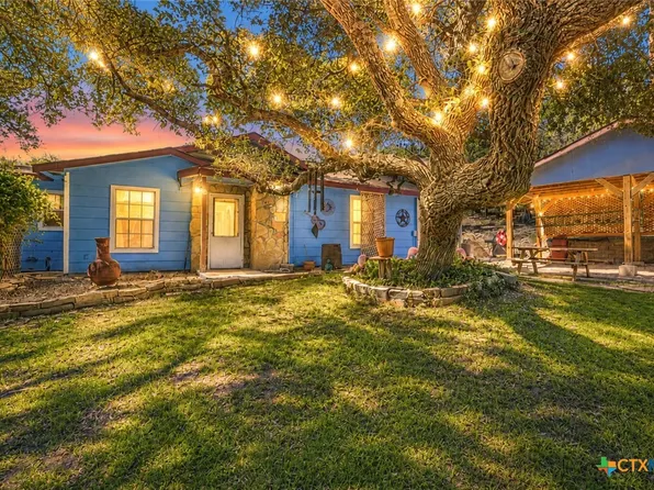 1069 Trail Pass Dr, Canyon Lake, TX 78133