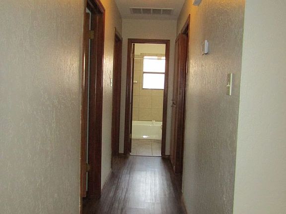 4th image of 7610 NW Taylor Ave