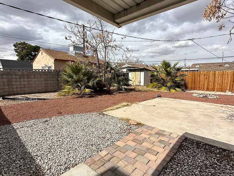 1067 Sweeney Ave — Photo 9