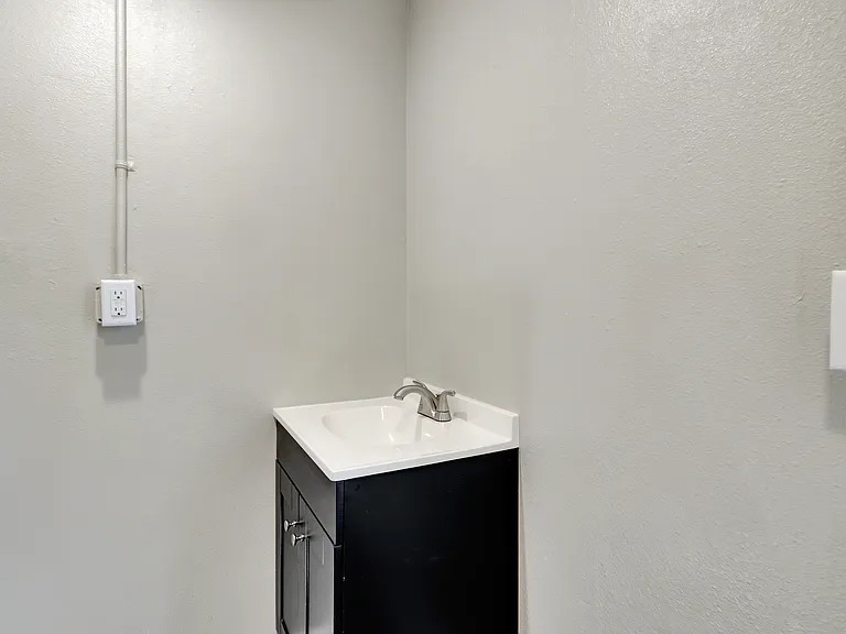 2751 Malvern Ave — Photo 16