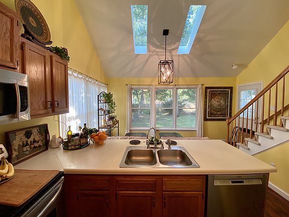 5th image of 8952 Castle Point Dr