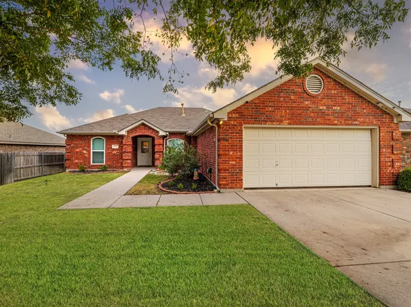 8908 Jill St, White Settlement, TX 76108