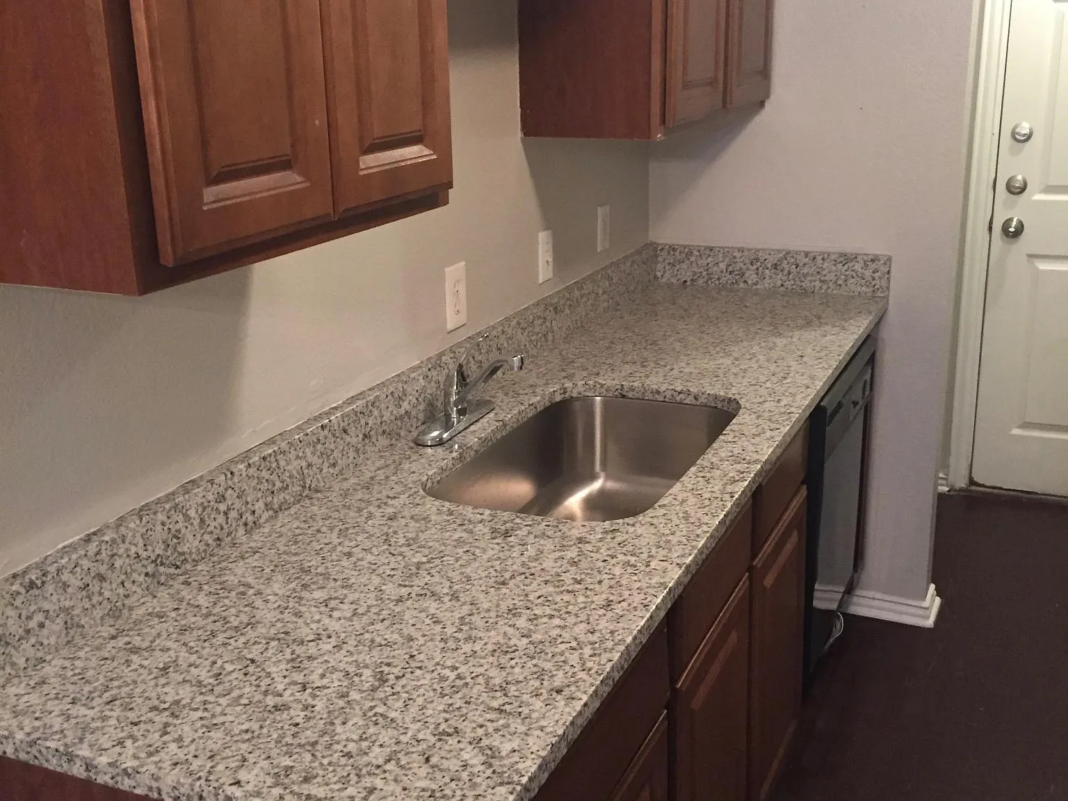 3 bed, 980 sqft, $1,650 — Photo 1