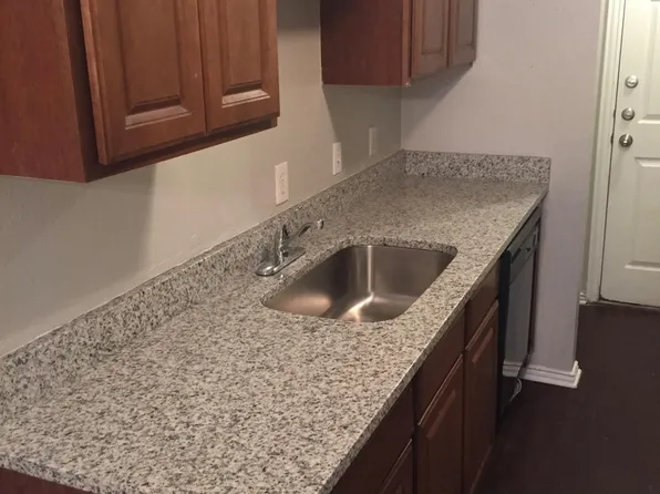 2416 NW 27th St, Fort Worth, TX 76106
